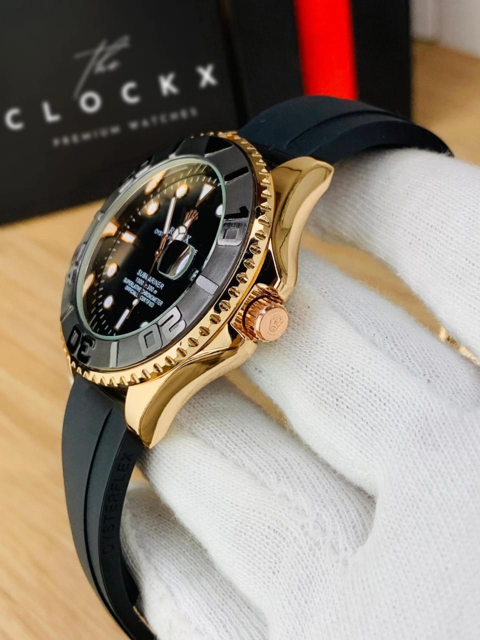 Rolex Submariner 116618LB – Gold & Black Two-Tone Luxury Watch (Superlative Chronometer, 1000 ft / 300 m Waterproof)